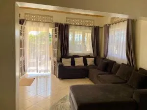 Charming 3-Bedroom Home - Kasiyirize