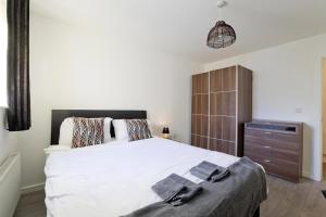 Luxury Flat Apartment - Lakeside View in London