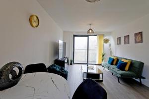 Luxury Flat Apartment - Lakeside View in London