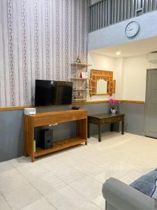 Entire Home in West Lombok near Senggigi