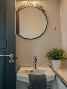 Double Room with Sea View room in Guesthouse Reynir