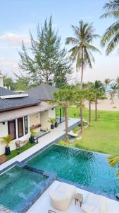 Sway Villa Thailand - 3-Ensuite, Private Beachfront Pool Villa