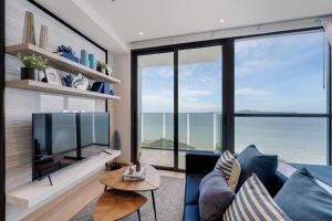 Stunning Sea View On High Floor