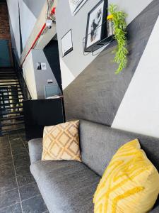 The Nook at Maboneng -24hr security, WiFi, cozy home