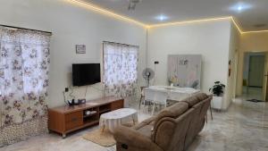 Vacation Ipoh Homestay for 12 Pax 4 Bedrooms for Delicious Food