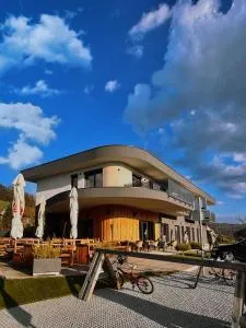 Apartments 5KA - Modern Comfort 5 minutes from Highway - Dobrnič