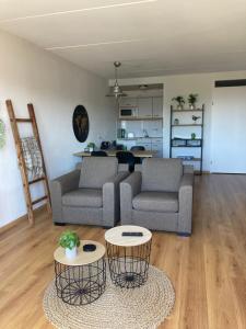 IJsselmeerzicht sfeervol appartement aan het strand! Privé parkeerplaats