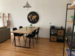 IJsselmeerzicht sfeervol appartement aan het strand! Privé parkeerplaats