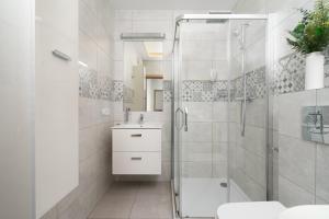 Urban Chic - One Bedroom Apartment - Warsaw Stays&G85-5