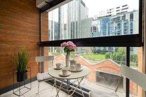 Golden Apartments Warsaw - Large & Stylish, Metro Nearby Grzybowska 85-5