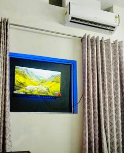 Private Bedroom 15 mins from Kashi Vishwanath Temple