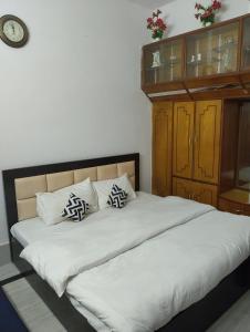 Private Bedroom 15 mins from Kashi Vishwanath Temple