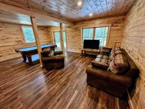 65PT New Log Cabin in Private
