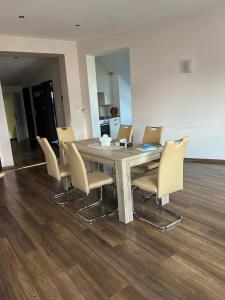 Apartament Bobrzańska - 4 bedrooms sypialnie