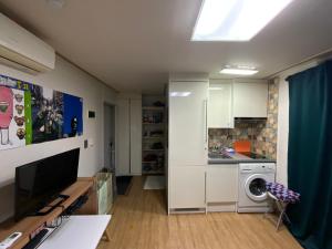 Tiny Colourful Studio in Busan near Dongseo University with free Parking lot