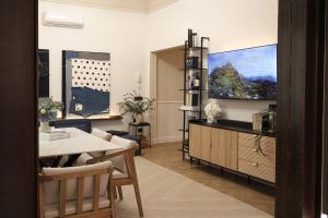 Four Seasons Apartment