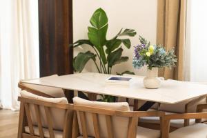 Four Seasons Apartment