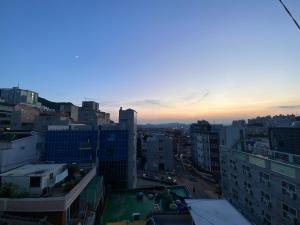 Tiny Colourful Studio in Busan near Dongseo University with free Parking lot