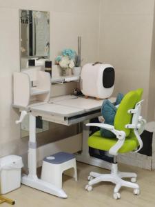 Spacious and comfortable Full bathroom Kitchenette Fridge Washing machine Dedicated work area Near Austin MTR station