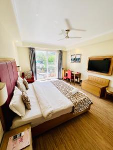 ALOHA ON SACRED GANGES with INFINITY POOL