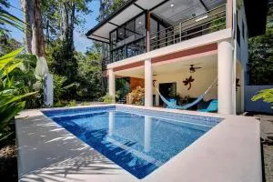 Secluded Jungle Home 5 min walk to the beach - Casa Garza - Hone Creek