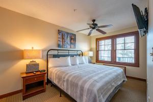 B302 One Bedroom & Loft Lake View