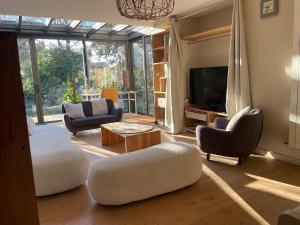 Glass and wood designer villa with garden in centertown