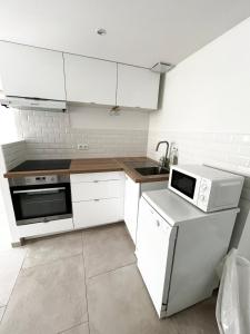 Maisons de vacances MAISON T3 avec exterieur 5 couchages, 3 lits, 2 chambres, BORDEAUX a 10min, TRAM C a 200m, Parc jeux enfants : Maison 2 Chambres