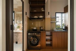 1 Bedroom Apartment Cozy Canal View Hoang Sa street District 1