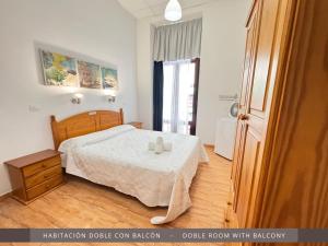 Double Room with Balcony room in Hostal Kasa