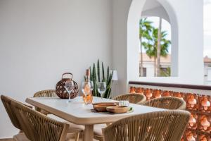 CASA ZUZA - AC, heated pool, 2 terraces, 2 bedrooms & bathrooms, tv channels