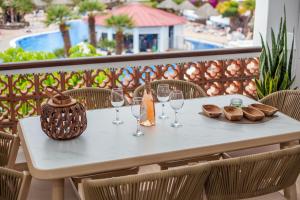 CASA ZUZA - AC, heated pool, 2 terraces, 2 bedrooms & bathrooms, tv channels