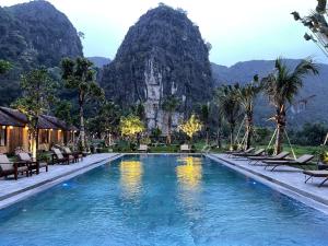 Tam Coc Peaceful Nature