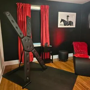 The Scarlet Bungalow-ADULT THEMED RED ROOM - Johns Island