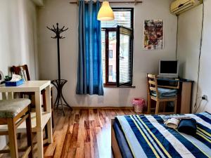 Double Room with Private Bathroom room in 4 Rooms