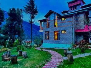 4 Bedroom Luxury Bungalow In Manali With Beautiful Scenic Mountain & Orchard View - #Private Bungalow #Premium Big rooms #Parking #Guest Preferred