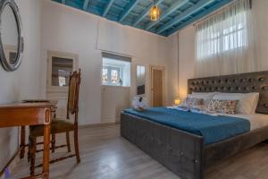 Xenofon Traditional Rooms