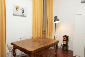 Manara10 Apart giallo2