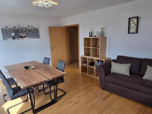Drei Zimmer Appartment mit Küche & Bad