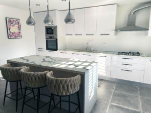 Private House 3 Bed, 3 Bath In Luka Dugi Otok