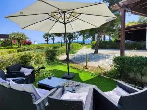 Pampering Beach Dream, A Stunning Luxury Retreat - Meneou