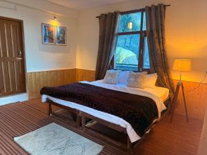 hotel in manali by Aura