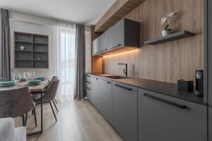 Luxury Grey Residence - Central, Free Parking, Self Check-In