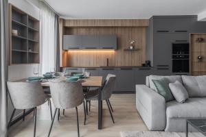 Luxury Grey Residence - Central, Free Parking, Self Check-In