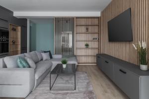 Luxury Grey Residence - Central, Free Parking, Self Check-In