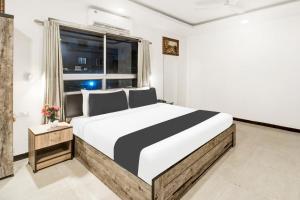 Super Townhouse Hatigaon Near Medicity Formerly Hotel Grand Majesty