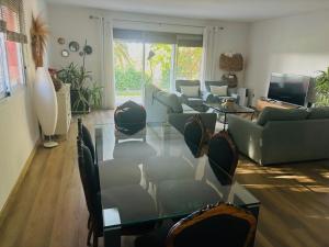 Casa de 3 plantas, con jardín y vistas al golf