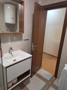 One Bedroom Apartment In Skopje - Center