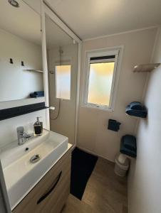 Appartements Mobil Home 6 pers - 256 Camping Siblu Le Lac des Reves, Lattes : photos des chambres