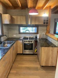 LOS HUEMULES - casa nueva en medio del bosque y a pasos del centro de la ciudad-